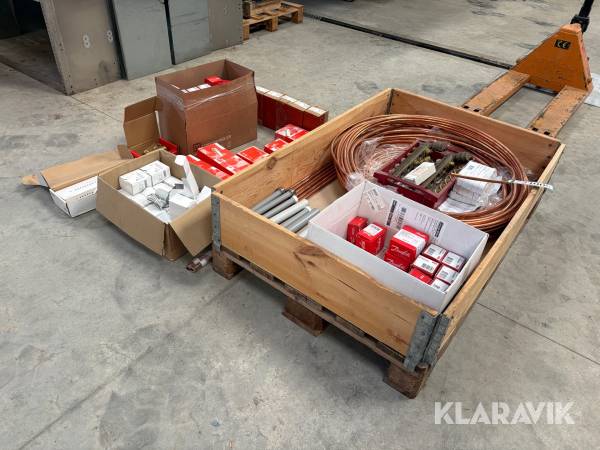 Blandet kasse med termostater og ventiler til gulvvarme Danfoss