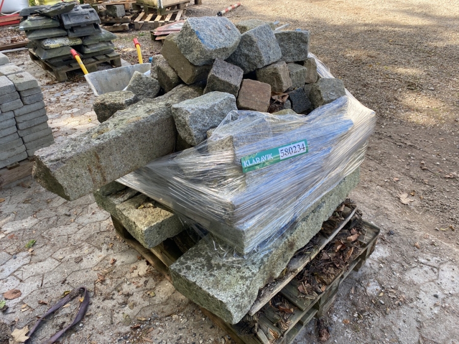 Bla. Granit sten , chaussesten og brosten
