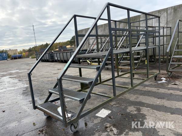 Arbejdesplatform med trappetrin