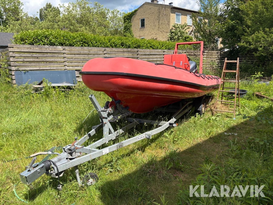 RIB-båd med Brenderup bådtrailer
