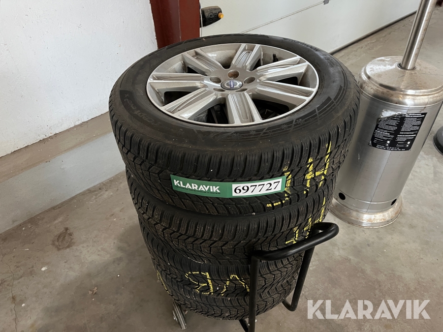Volvo alufælge med vinterdæk 235/60R18 4 styk 