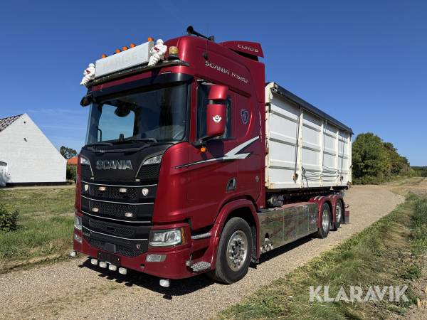 Lastbil Scania R580 med Wirehejs