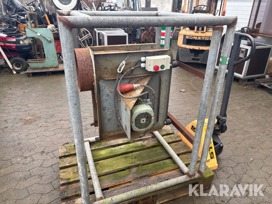 Friskluftsblæser monteret på stativ