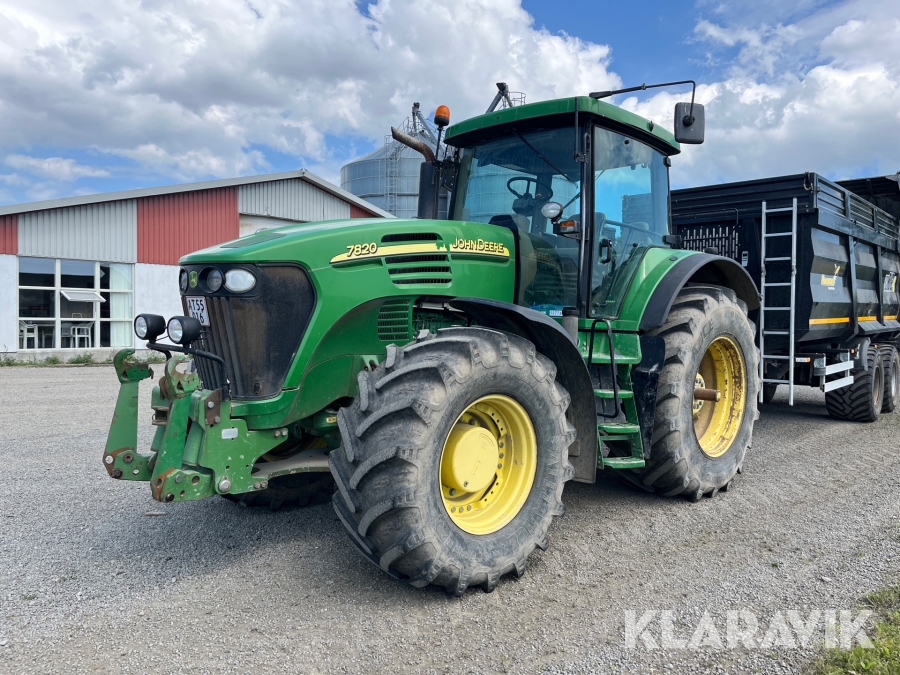 Traktor John Deere 7820