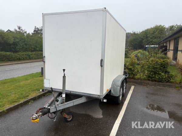 Trailer Saris