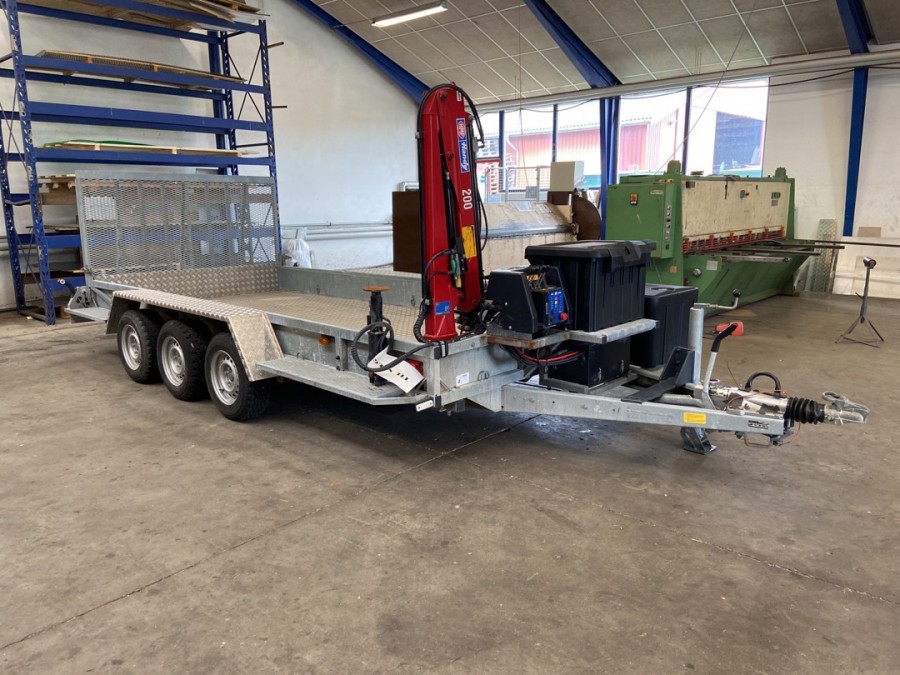 Maskintrailer med kran