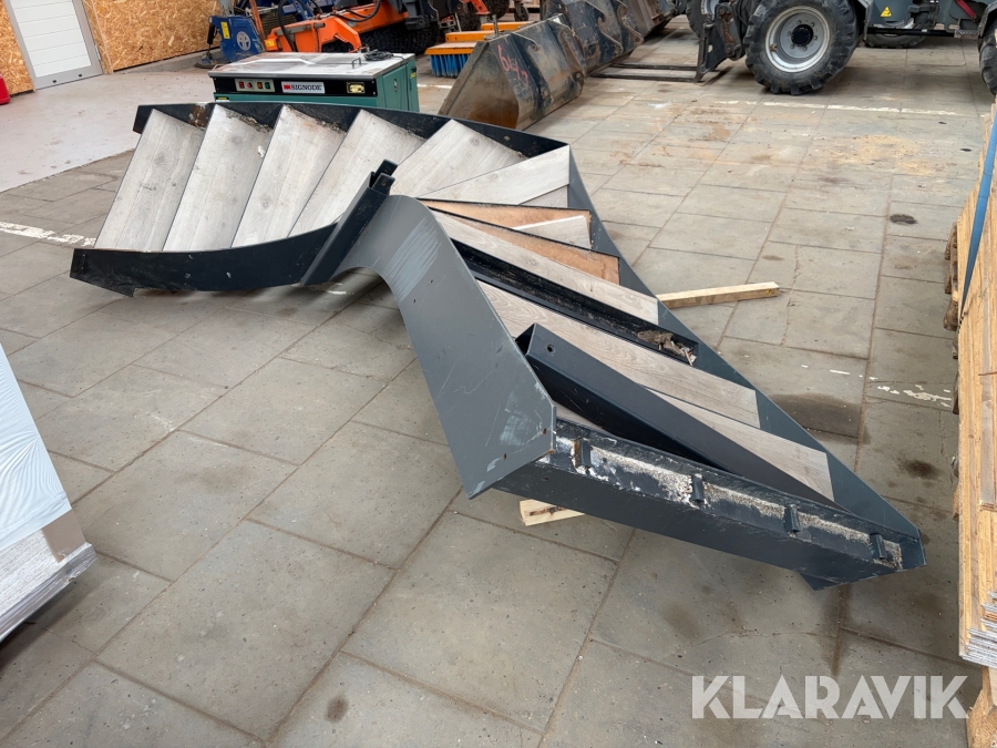 Metaltrappe med gitter