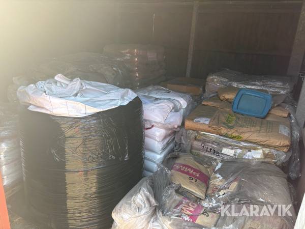 Plastgranulat - 27 paller i alt