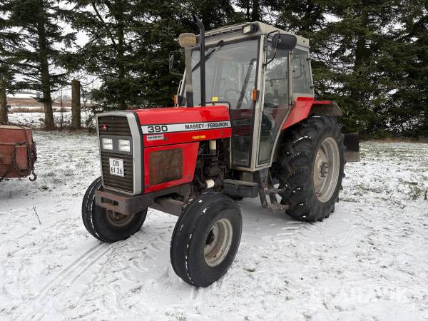 Traktor Massey Ferguson 390