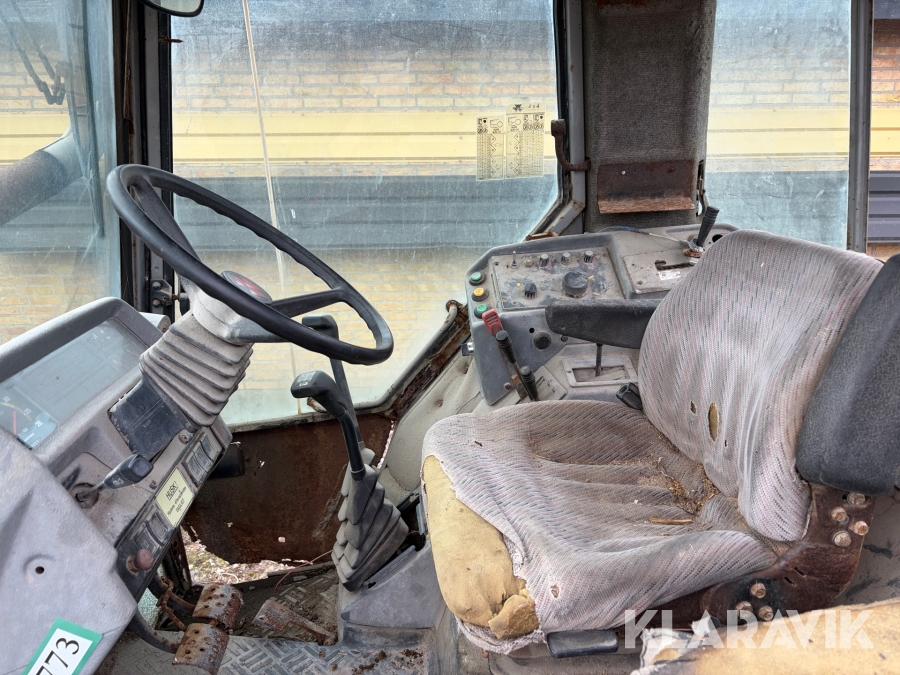 Traktor Messy Ferguson B 75/4 4x4