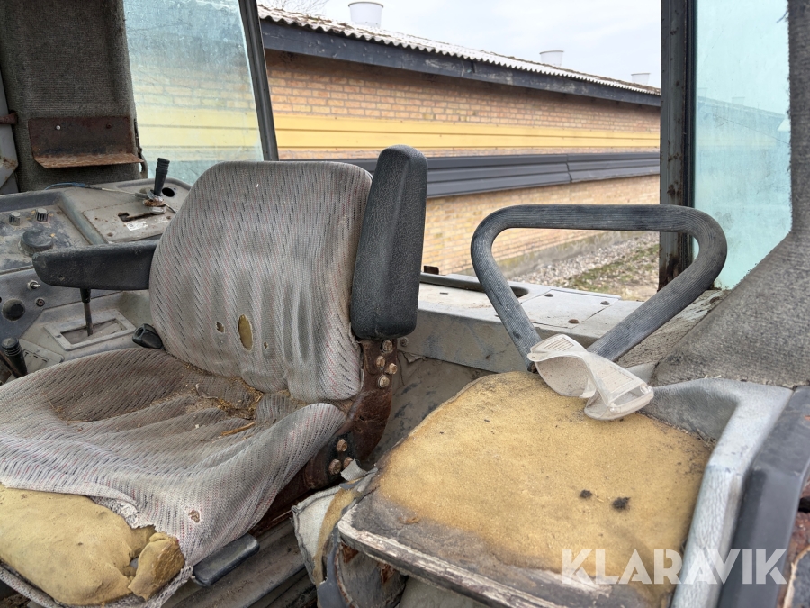 Traktor Messy Ferguson B 75/4 4x4