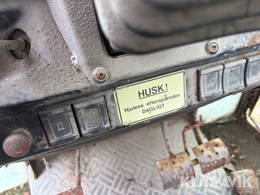 Traktor Messy Ferguson B 75/4 4x4