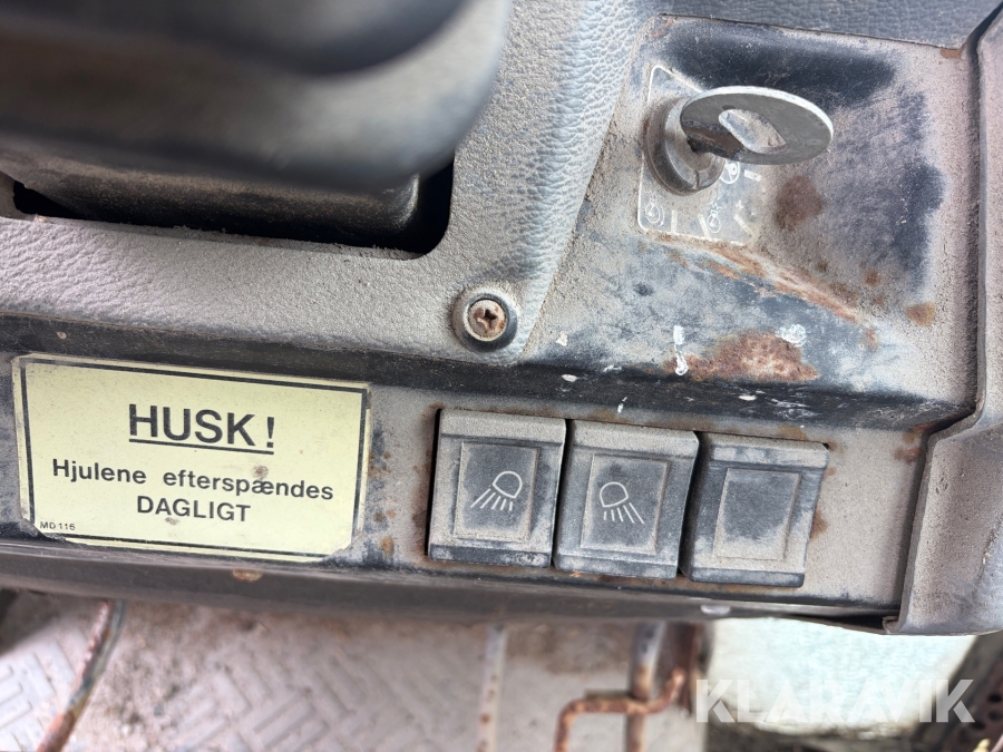 Traktor Messy Ferguson B 75/4 4x4