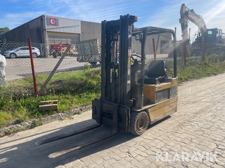Truck Caterpillar F30