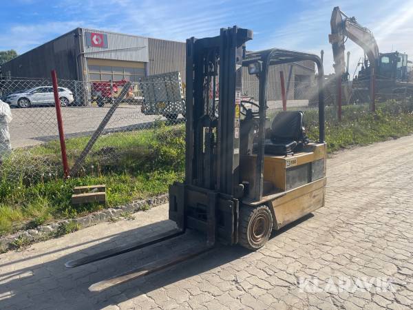 Truck Caterpillar F30