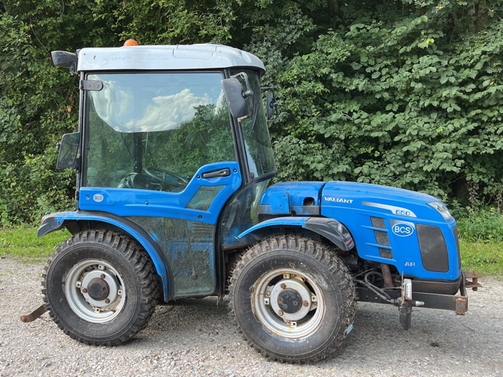 Knækstyret kompakttraktor