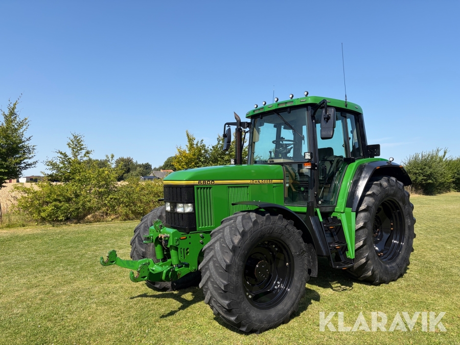 Traktor John Deere 6800