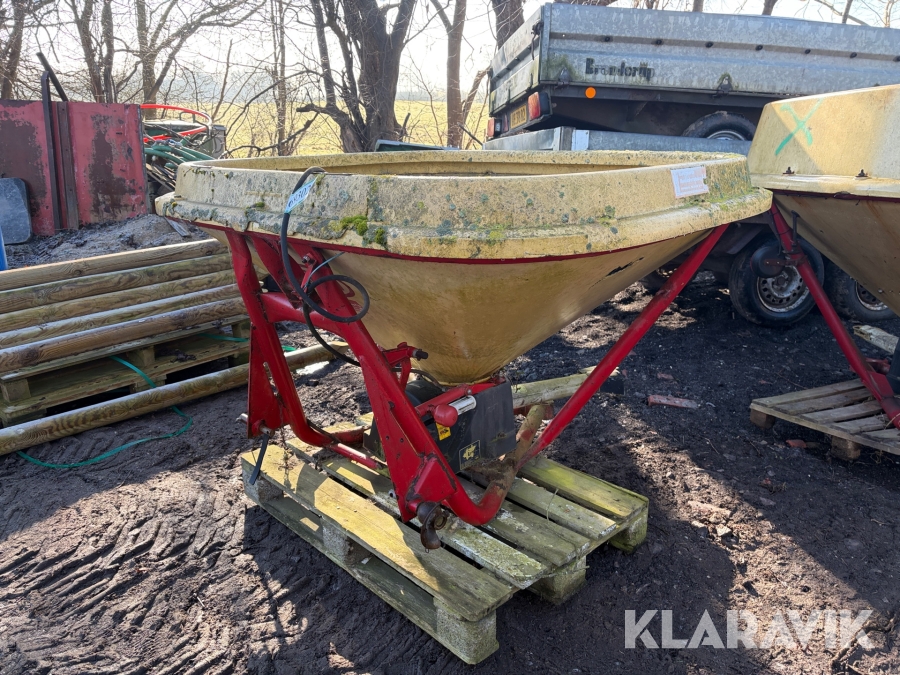 Saltspreder med PTO og hydraulisk spjæld Vicon