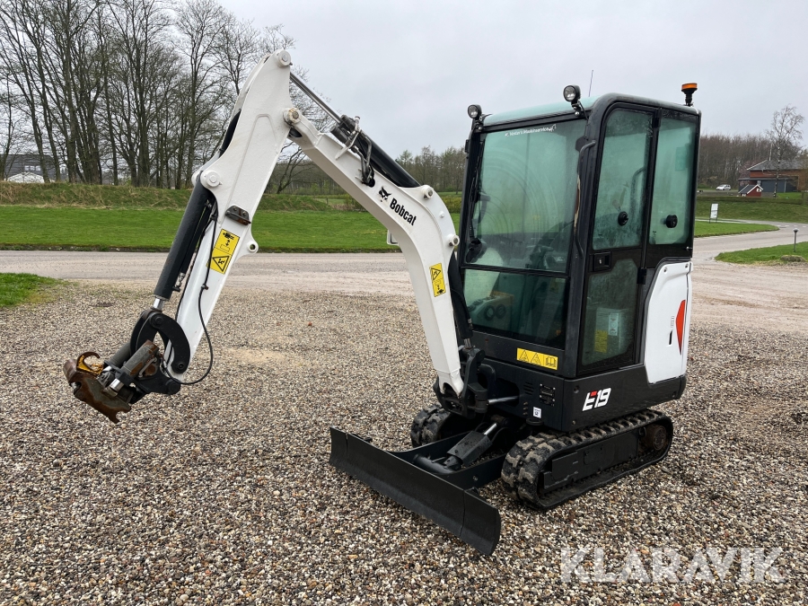 Gravemaskine Bobcat E19 med tiltskifte og skovlpakke
