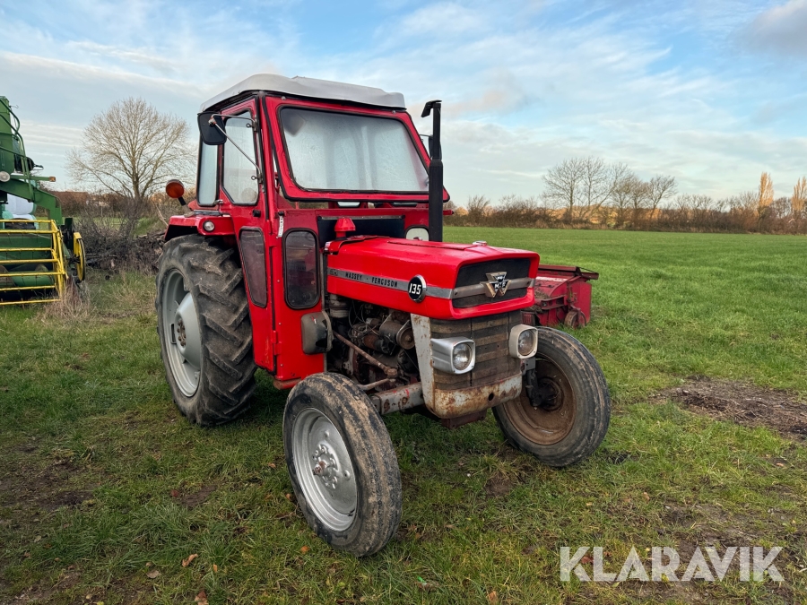 Traktor Massey - Ferguson 135