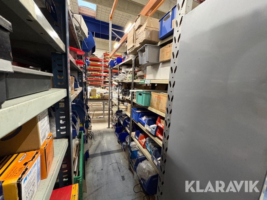 Stålreoler med indhold diverse kabler .