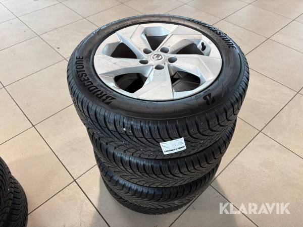 Dæk med fælg Bridgestone - Nissan 215/60R17 - 4 styks/1sæt