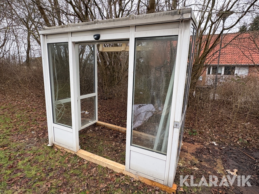 Vindfang med automatisk dør