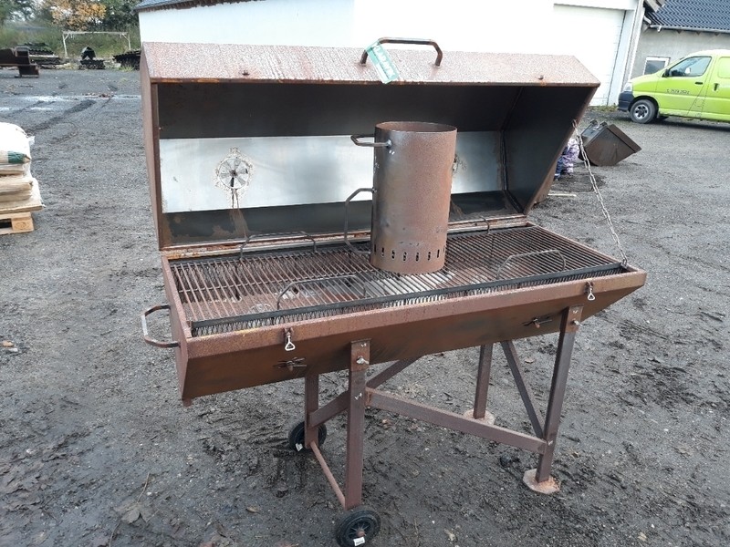 Stor kulgrill med starter.