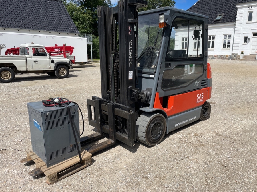 Toyota 3,5 ton El truck