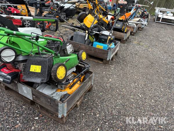 Blandet lot græsslåmaskiner og Sneslynge