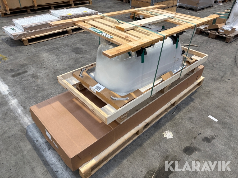 Badekar og frontparti til brusekabine