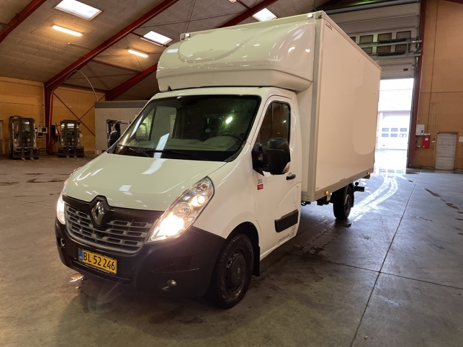 Varevogn med alukasse og lift