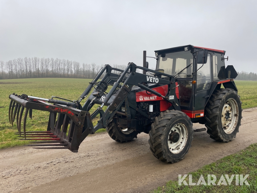 Veterantraktor Valmet 705 med frontlæsser