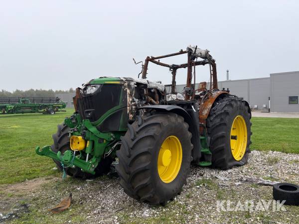 Traktor John Deere 6215R
