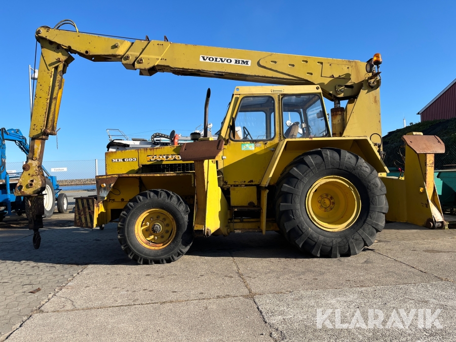 Traktor med kran Volvo Moelven MK 693