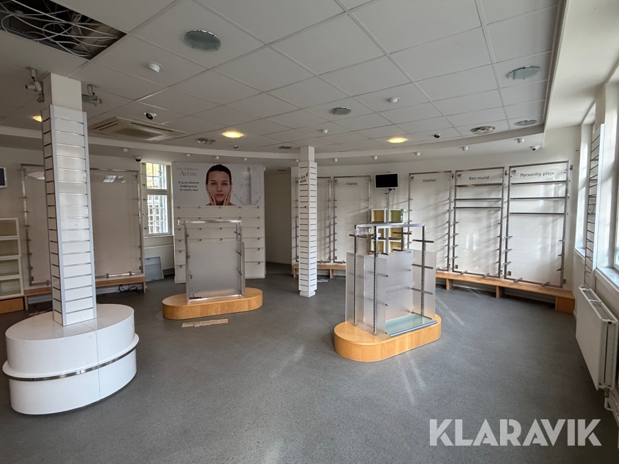 Komplet apoteksinventar med skuffesystemer, reoler og arbejdsborde