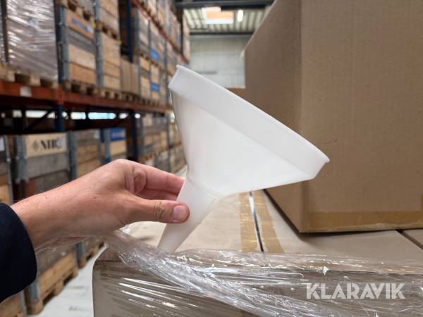 Parti med plastik tragte Ø19 cm - 1622 styk