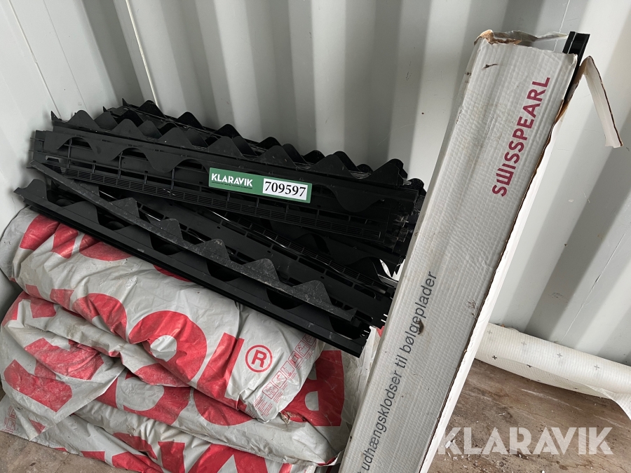 Rygningselememter Swisspearl 14 styk samt 52 udhængsklodser