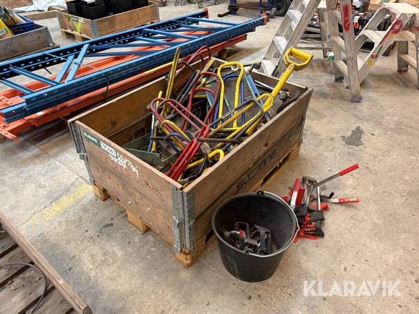 Håndværktøj til blik- og metaltagsarbejde