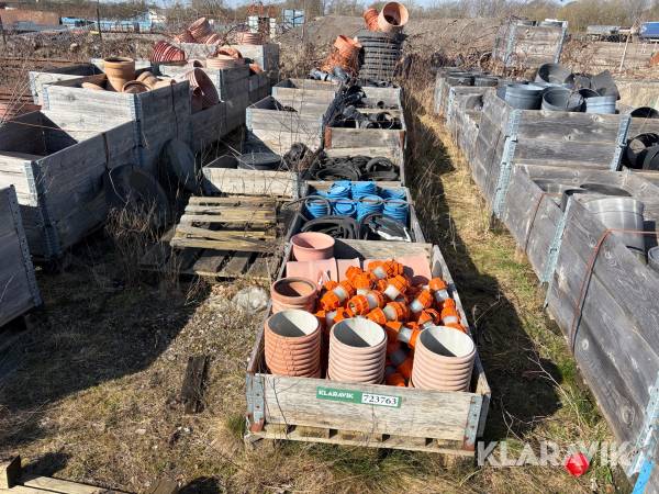 Pvc fittings blandet lot 12 paller og en brønd