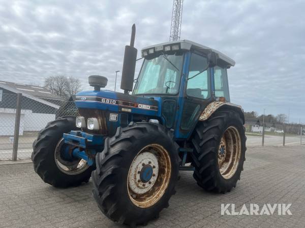 Traktor Ford 6810