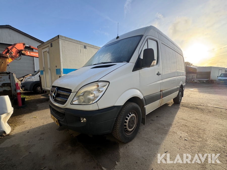 Varebil Mercedes-Benz Sprinter 316 CDI med komplet reolsystem