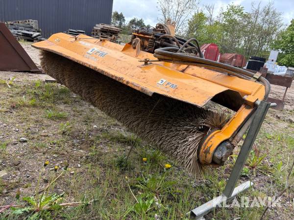 Fejekost FM 243 centimeter med stativ