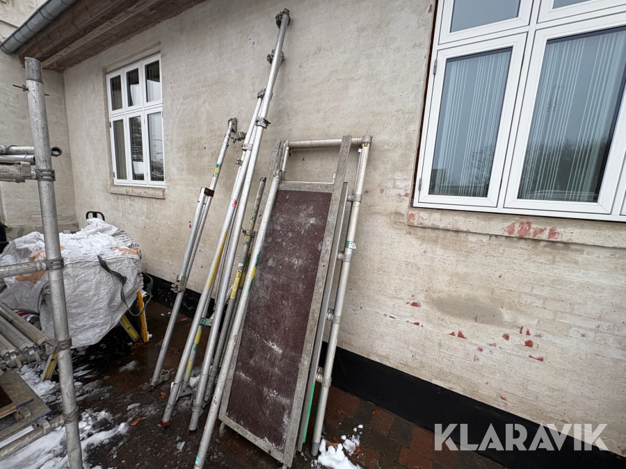 Assorterede stilladsdele