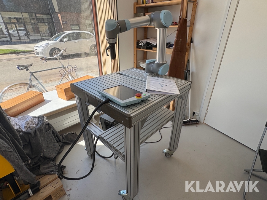 Robot Universal Robot UR5/CB3 med rullebord