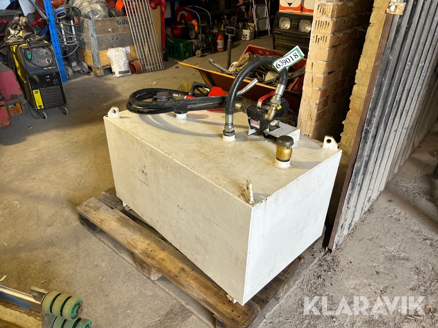 Diesel tank med pumpe Kn C3, Lolland, Klaravik auktioner