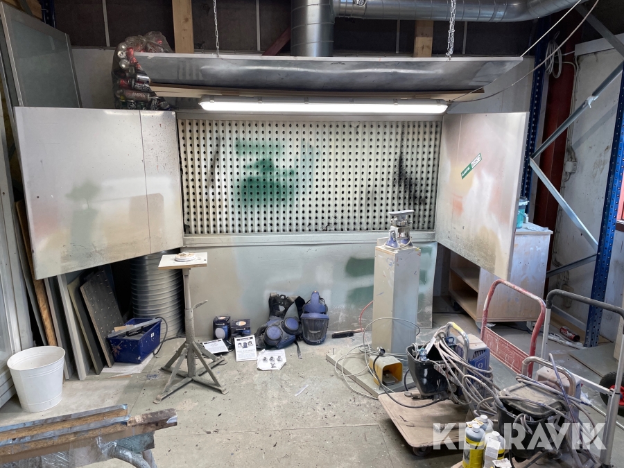 Malervæg med xtra udstyr og udsugningssystem