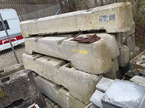 Betonblokke og betonbarrierer 30 styk