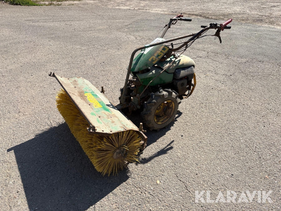 2-hjulet traktor Ferrari 330 med kost