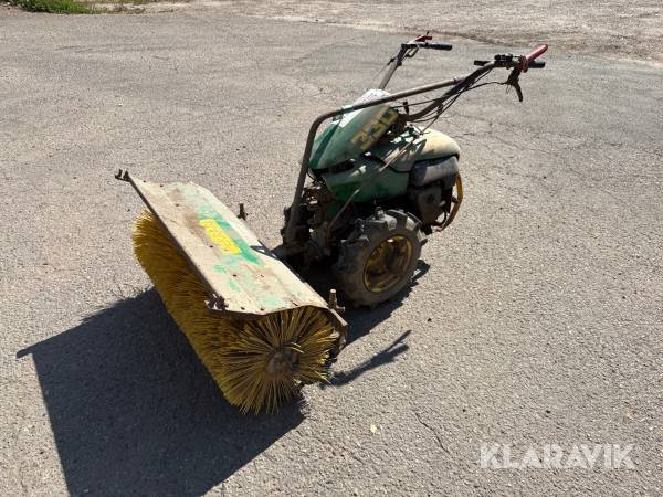 2-hjulet traktor Ferrari 330 med kost